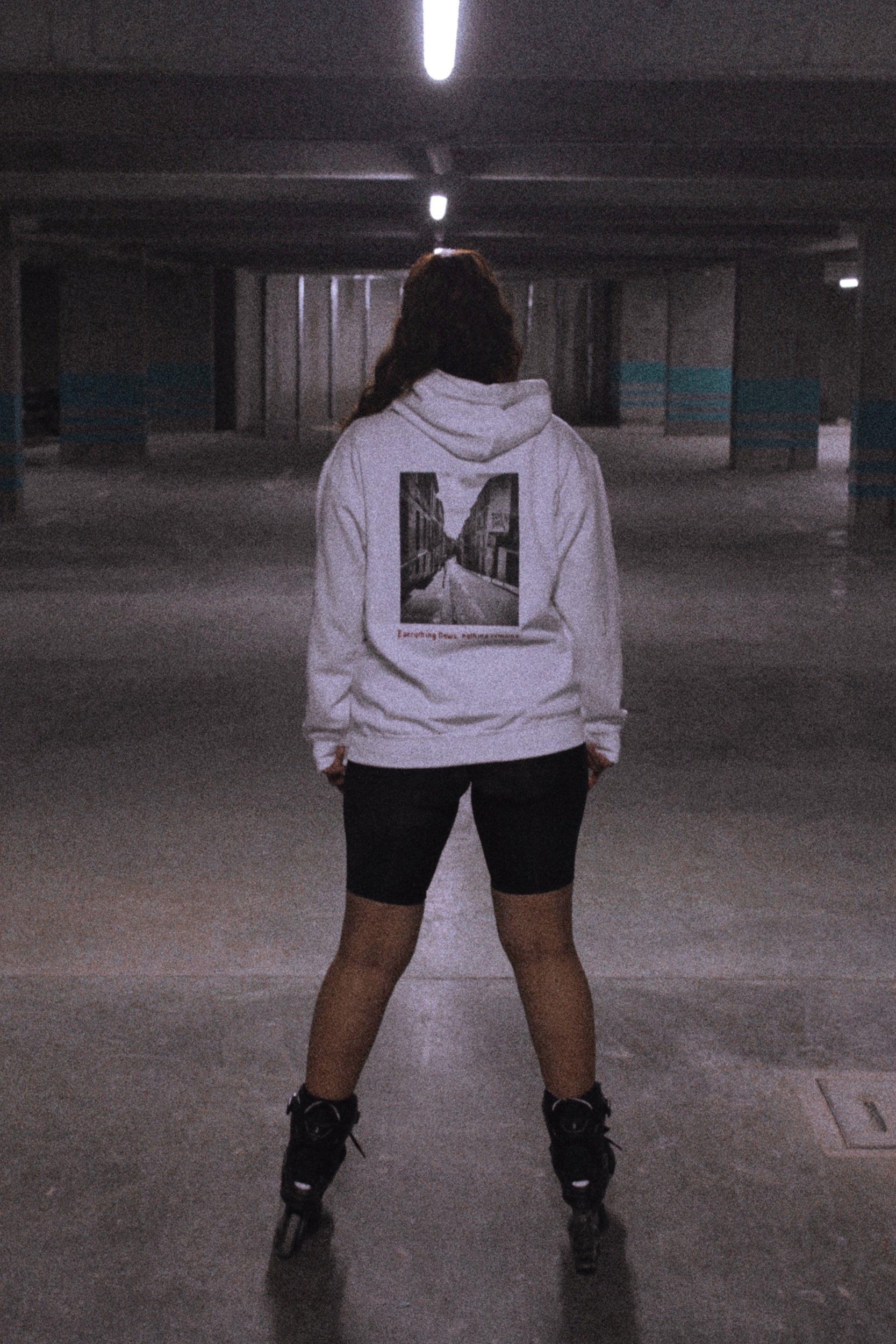 Buzo con capota Remains - white